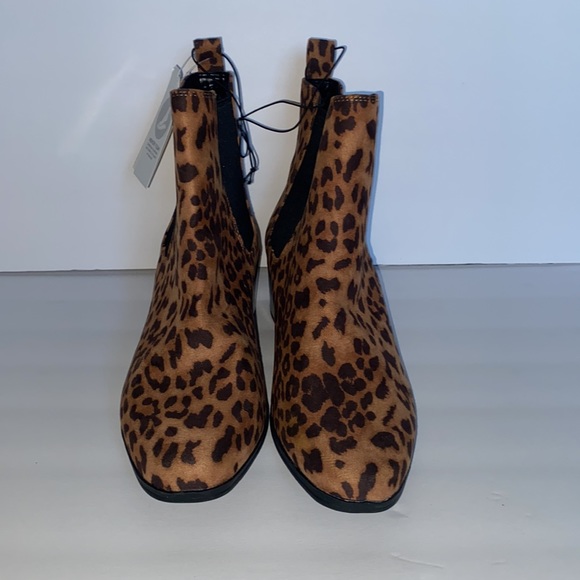 New With Tagns Animal Print Ankle boots size 9.5 - Picture 3 of 14